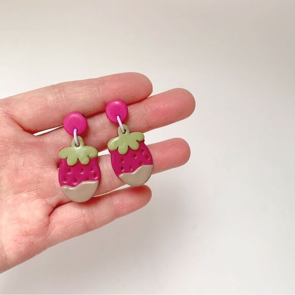 🍓Strawberry Clay Earrings Hypoallergenic - Picture 4 of 7